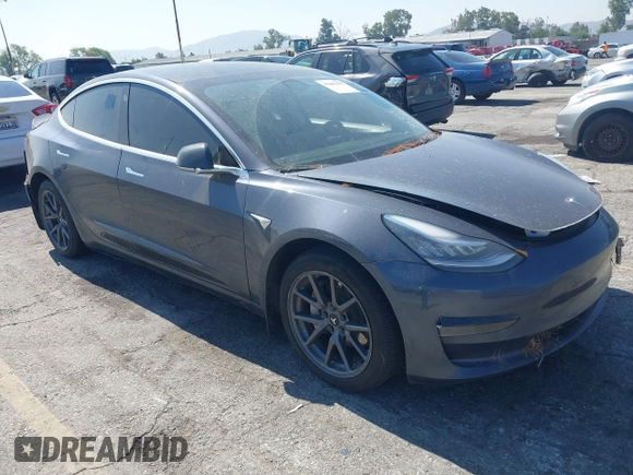 2020 Tesla Model 3 Standard Range Plus z VIN 5YJ3E1EA4LF597181, wystawiony jako IAAI lot #42283159 z przebiegiem 109 993 mil mil oraz . Historia ofert i sprzedaży dostępna na DreamBid. Obrazek 1.