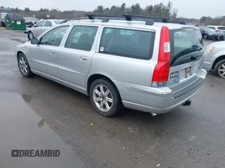 2005 Volvo V70 with VIN YV1SW592752460495, listed as a IAAI auction lot 41910539 with 202,856 mi miles. Bid and sale history available at carsss.com. Image 3.