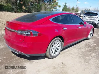 2014 Tesla Model S 60 with VIN 5YJSA1H11EFP37791, listed as a IAAI auction lot 41995504 with 84,371 mi miles and . Bid and sale history available at DreamBid. Image 4.