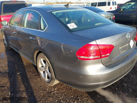 2013 Volkswagen Passat SE with VIN 1VWBP7A33DC025563, listed as a IAAI auction lot 41811324 with 238,800 mi miles. Bid and sale history available at carsss.com. Image 3.