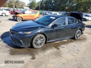 2022 Toyota Camry SE with VIN 4T1G11AKXNU713212, listed as a Copart auction lot 83484904 with 43,434 mi miles and Salvage Title. Bid and sale history available at carsss.com. Image 1.
