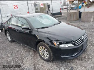 2014 Volkswagen Passat Wolfsburg Ed with VIN 1VWAT7A31EC098634, listed as a IAAI auction lot 41924146 with 80,872 mi miles. Bid and sale history available at carsss.com. Image 1.
