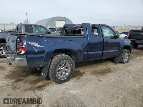 2005 Toyota Tacoma with VIN 5TEUU42N75Z069152, listed as a Copart auction lot 45489785 with 113,114 mi miles and Salvage Title. Bid and sale history available at DreamBid. Image 3.