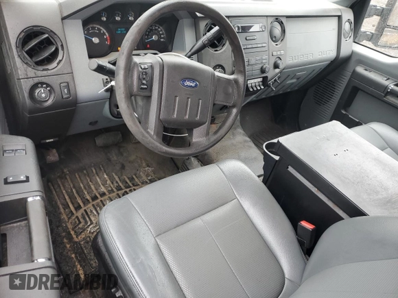 2013 Ford F-250 XL z VIN 1FTBF2B60DEA76430, wystawiony jako Copart lot #59548215 z przebiegiem 305 391 mil mil oraz Czysty tytuł • Clean title. Historia ofert i sprzedaży dostępna na DreamBid. Obrazek 8.