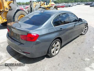 2016 BMW 3 Series 328i xDrive z VIN WBA8E3C53GK503725, wystawiony jako IAAI lot #42484526 z przebiegiem 144 079 mil mil oraz . Historia ofert i sprzedaży dostępna na DreamBid. Obrazek 4.