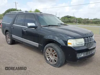 2008 Lincoln Navigator z VIN 5LMFL28598LJ13784, wystawiony jako IAAI lot #42491325 z przebiegiem Nie podano mil oraz . Historia ofert i sprzedaży dostępna na DreamBid. Obrazek 1.