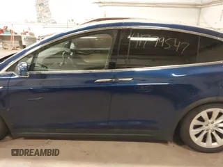 2016 Tesla Model X 70D z VIN 5YJXCBE27GF012024, wystawiony jako IAAI lot #41799547 z przebiegiem Nie podano mil oraz . Historia ofert i sprzedaży dostępna na DreamBid. Obrazek 13.