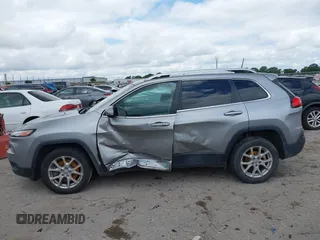 2017 Jeep Cherokee Latitude with VIN 1C4PJLCB0HW640731, listed as a IAAI auction lot 42327480 with 133,884 mi miles and . Bid and sale history available at DreamBid. Image 13.