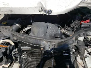 2006 Jeep Commander with VIN 1J8HG48N26C123370, listed as a Copart auction lot 42310645 with 94,985 mi miles and Salvage title. Bid and sale history available at DreamBid. Image 14.