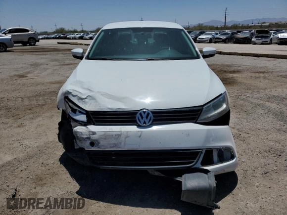 2014 Volkswagen Jetta SE with VIN 3VWD17AJ0EM267333, listed as a Copart auction lot 57684255 with 130,141 mi miles and Salvage title. Bid and sale history available at DreamBid. Image 5.
