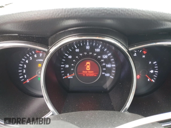 2013 Kia Optima LX z VIN 5XXGM4A7XDG129700, wystawiony jako Copart lot #47581035 z przebiegiem 121 247 mil mil oraz Szkody całkowita. Historia ofert i sprzedaży dostępna na DreamBid. Obrazek 9.