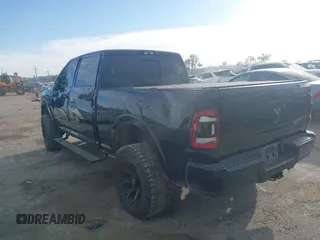 2021 Ram 2500 Laramie z VIN 3C6UR5FL7MG590681, wystawiony jako IAAI lot #41679165 z przebiegiem 28 482 mil mil oraz . Historia ofert i sprzedaży dostępna na DreamBid. Obrazek 3.