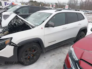 2019 Jeep Cherokee Trailhawk Elite with VIN 1C4PJMBX0KD362287, listed as a IAAI auction lot 41656425 with 87,641 mi miles. Bid and sale history available at carsss.com. Image 20.