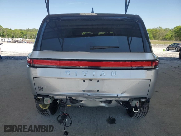 2025 Rivian R1S Adventure z VIN 7PDSGBBA9SN052652, wystawiony jako Copart lot #51659315 z przebiegiem 4012 mil mil oraz Szkody całkowita. Historia ofert i sprzedaży dostępna na DreamBid. Obrazek 6.