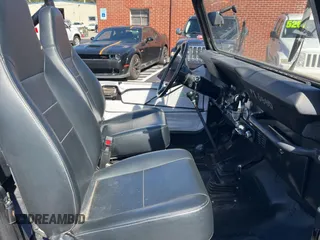 1986 Jeep CJ z VIN 1JCCM87A8GT005257, wystawiony jako Copart lot #73515554 z przebiegiem 51 993 mil mil oraz Tytuł czysty. Historia ofert i sprzedaży dostępna na DreamBid. Obrazek 5.
