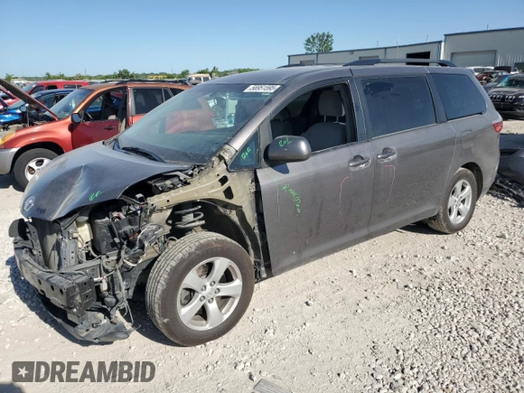 2016 Toyota Sienna LE AAS с VIN 5TDKK3DC8GS755476, выставлен на аукционе Copart как лот 56951595 с пробегом 228 678 миль миль и Списание • Salvage title. История ставок и продаж доступна на DreamBid. Изображение 1.