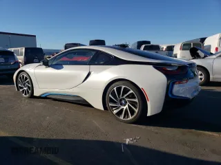 2015 BMW i8 z VIN WBY2Z2C52FV391647, wystawiony jako Copart lot #76799904 z przebiegiem 59 814 mil mil oraz Czysty tytuł • Clean title. Historia ofert i sprzedaży dostępna na DreamBid. Obrazek 2.