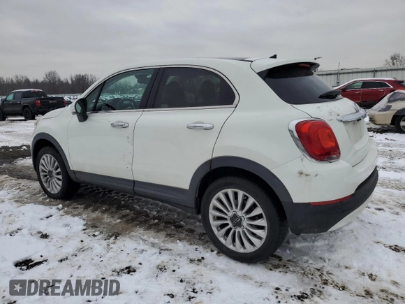2016 FIAT 500X Lounge z VIN ZFBCFYDT2GP365900, wystawiony jako Copart lot #44891615 z przebiegiem 129 299 mil mil oraz Szkody całkowita. Historia ofert i sprzedaży dostępna na DreamBid. Obrazek 2.