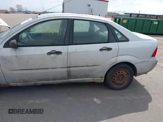 2005 Ford Focus S with VIN 1FAFP34N95W233320, listed as a IAAI auction lot 42071851 with 166,316 mi miles. Bid and sale history available at carsss.com. Image 6.