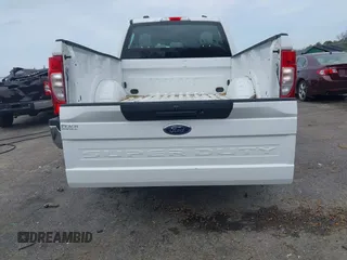 2022 Ford F-250 XL z VIN 1FT7W2BT3NEC98831, wystawiony jako IAAI lot #41851281 z przebiegiem 24 876 mil mil oraz . Historia ofert i sprzedaży dostępna na DreamBid. Obrazek 18.