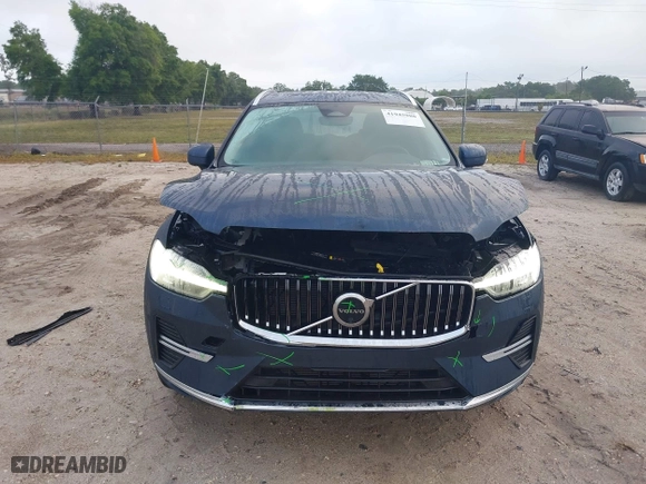 2023 Volvo XC60 Plus Bright Theme with VIN YV4L12RN4P1375945, listed as a IAAI auction lot 41945980 with 27,609 mi miles. Bid and sale history available at carsss.com. Image 12.
