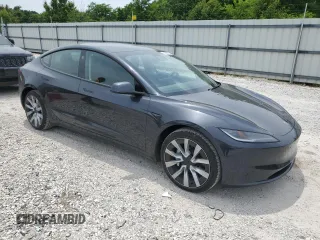 2025 Tesla Model 3 Long Range z VIN 5YJ3E1EA1SF965380, wystawiony jako Copart lot #59532105 z przebiegiem 2 641 mil mil oraz Szkoda całkowita • Salvage title. Historia ofert i sprzedaży dostępna na DreamBid. Obrazek 4.