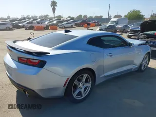 2017 Chevrolet Camaro 1LT z VIN 1G1FB1RS0H0146367, wystawiony jako IAAI lot #42343908 z przebiegiem 82 747 mil mil oraz . Historia ofert i sprzedaży dostępna na DreamBid. Obrazek 4.