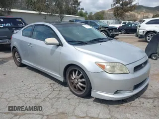 2006 Scion tC z VIN JTKDE167460065688, wystawiony jako IAAI lot #41924829 z przebiegiem 253 301 mil mil oraz . Historia ofert i sprzedaży dostępna na DreamBid. Obrazek 1.