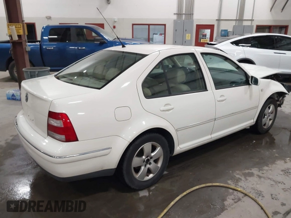 2004 Volkswagen Jetta GLS z VIN 3VWSK69MX4M078023, wystawiony jako IAAI lot #41198138 z przebiegiem 153 830 mil mil oraz . Historia ofert i sprzedaży dostępna na DreamBid. Obrazek 4.
