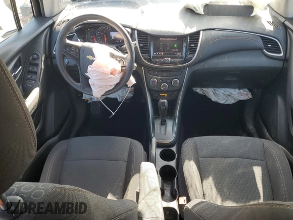 2020 Chevrolet Trax LS z VIN 3GNCJNSB8LL129446, wystawiony jako Copart lot #56025605 z przebiegiem 41 326 mil mil oraz Czysty tytuł • Clean title. Historia ofert i sprzedaży dostępna na DreamBid. Obrazek 8.