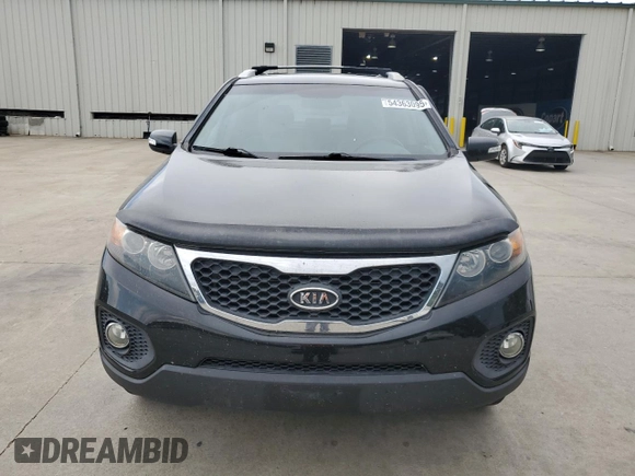 2012 Kia Sorento LX z VIN 5XYKTCA67CG279174, wystawiony jako Copart lot #54363095 z przebiegiem 181 112 mil mil oraz Szkoda całkowita • Salvage title. Historia ofert i sprzedaży dostępna na DreamBid. Obrazek 5.