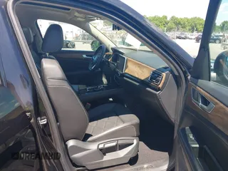 2024 Volkswagen Atlas SE z VIN 1V2JR2CA1RC529185, wystawiony jako IAAI lot #42201837 z przebiegiem 17 919 mil mil oraz . Historia ofert i sprzedaży dostępna na DreamBid. Obrazek 5.
