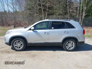 2014 Kia Sorento LX with VIN 5XYKTCA66EG506003, listed as a IAAI auction lot 42155293 with 178,956 mi miles. Bid and sale history available at carsss.com. Image 12.