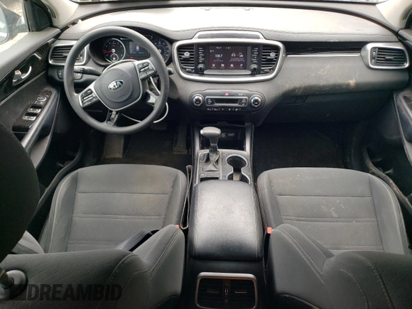 2019 Kia Sorento LX z VIN 5XYPG4A57KG486895, wystawiony jako Copart lot #58470815 z przebiegiem 151 217 mil mil oraz Czysty tytuł • Clean title. Historia ofert i sprzedaży dostępna na DreamBid. Obrazek 8.