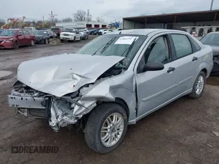 2005 Ford Focus S with VIN 1FAFP34N55W117628, listed as a IAAI auction lot 41882291 with 220,001 mi miles. Bid and sale history available at carsss.com. Image 2.