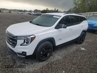 2023 GMC Terrain AT4 z VIN 3GKALYEG9PL241105, wystawiony jako Copart lot #48198725 z przebiegiem 24 485 mil mil oraz Szkoda całkowita • Salvage title. Historia ofert i sprzedaży dostępna na DreamBid. Obrazek 1.