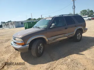 1998 Chevrolet Blazer LS z VIN 1GNDT13W3W2174583, wystawiony jako Copart lot #52386525 z przebiegiem 161 944 mil mil oraz Szkoda całkowita • Salvage title. Historia ofert i sprzedaży dostępna na DreamBid. Obrazek 1.