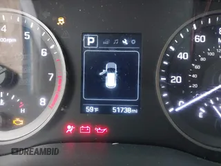 2017 Hyundai Tucson Sport z VIN KM8J33A23HU319048, wystawiony jako IAAI lot #42340603 z przebiegiem 51 738 mil mil oraz . Historia ofert i sprzedaży dostępna na DreamBid. Obrazek 7.
