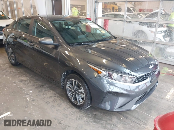 2024 Kia Forte LXS z VIN 3KPF24AD9RE827562, wystawiony jako IAAI lot #41943586 z przebiegiem 9 034 mil mil oraz . Historia ofert i sprzedaży dostępna na DreamBid. Obrazek 1.