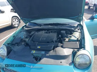 2002 Ford Thunderbird Hardtop Premium z VIN 1FAHP60AX2Y118061, wystawiony jako IAAI lot #42332263 z przebiegiem 162 591 mil mil oraz . Historia ofert i sprzedaży dostępna na DreamBid. Obrazek 10.