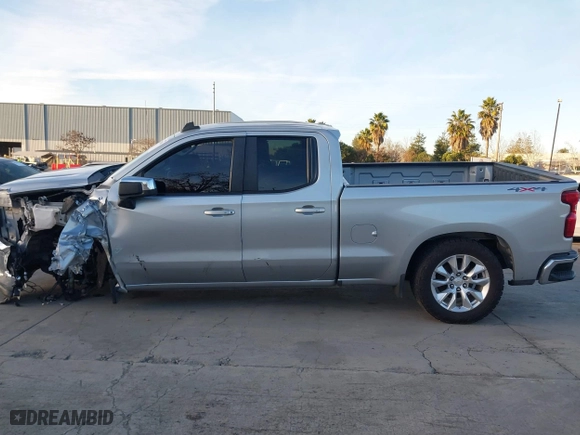 2019 Chevrolet Silverado 1500 LT with VIN 1GCRYDEDXKZ272945, listed as a IAAI auction lot 41225816 with 95,088 mi miles. Bid and sale history available at carsss.com. Image 15.