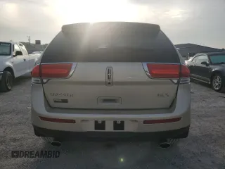 2011 Lincoln MKX z VIN 2LMDJ6JK1BBJ20361, wystawiony jako Copart lot #55584515 z przebiegiem 112 816 mil mil oraz Szkoda całkowita • Salvage title. Historia ofert i sprzedaży dostępna na DreamBid. Obrazek 6.