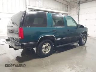 1996 Chevrolet Tahoe z VIN 1GNEK13R4TJ417000, wystawiony jako IAAI lot #41992121 z przebiegiem 166 215 mil mil oraz . Historia ofert i sprzedaży dostępna na DreamBid. Obrazek 4.