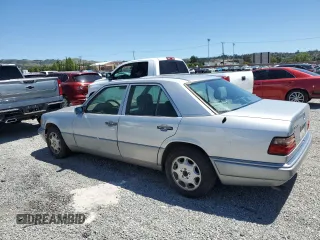 1994 Mercedes-Benz E 320 with VIN WDBEA32E7RC050885, listed as a Copart auction lot 56667795 with 175,701 mi miles and Clean Title. Bid and sale history available at DreamBid. Image 2.