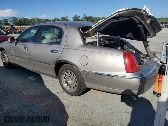 1999 Lincoln Town Car Signature z VIN 1LNHM82W7XY626305, wystawiony jako Copart lot #58009475 z przebiegiem Nie podano mil oraz Szkoda całkowita • Salvage title. Historia ofert i sprzedaży dostępna na DreamBid. Obrazek 2.