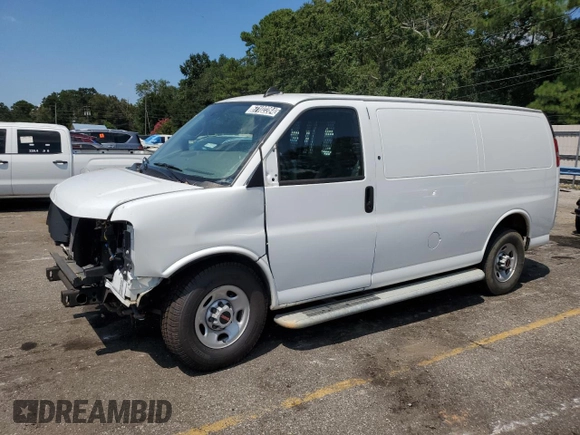 2022 GMC Savana Cargo z VIN 1GTW7AF75N1218999, wystawiony jako Copart lot #67102284 z przebiegiem Nie podano mil oraz Czysty tytuł • Clean title. Historia ofert i sprzedaży dostępna na DreamBid. Obrazek 1.