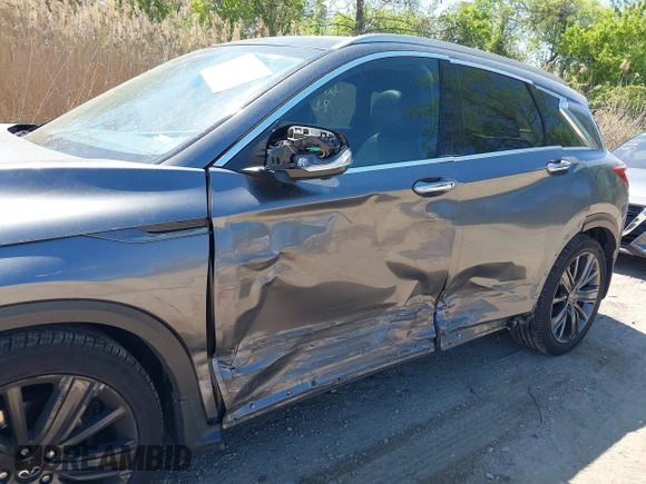 2020 Infiniti QX50 Luxe z VIN 3PCAJ5M39LF113955, wystawiony jako IAAI lot #42103238 z przebiegiem 94 886 mil mil oraz . Historia ofert i sprzedaży dostępna na DreamBid. Obrazek 6.