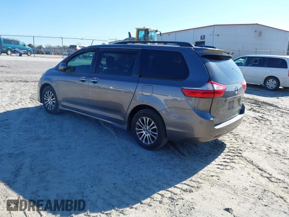 2018 Toyota Sienna XLE Auto Access Seat with VIN 5TDYZ3DC4JS958698, listed as a IAAI auction lot 41815340 with 164,903 mi miles. Bid and sale history available at carsss.com. Image 3.