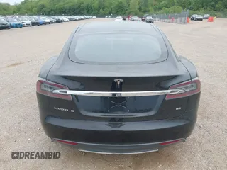 2013 Tesla Model S с VIN 5YJSA1CN1DFP08848, выставлен на аукционе IAAI как лот 42300243 с пробегом Не указан миль и . История ставок и продаж доступна на DreamBid. Изображение 15.