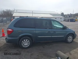 2005 Chrysler Town & Country Touring with VIN 2C4GP54LX5R202644, listed as a IAAI auction lot 41864996 with 161,645 mi miles. Bid and sale history available at carsss.com. Image 13.